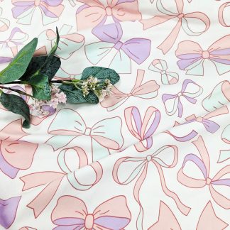 Pastelli rusetit trikoo